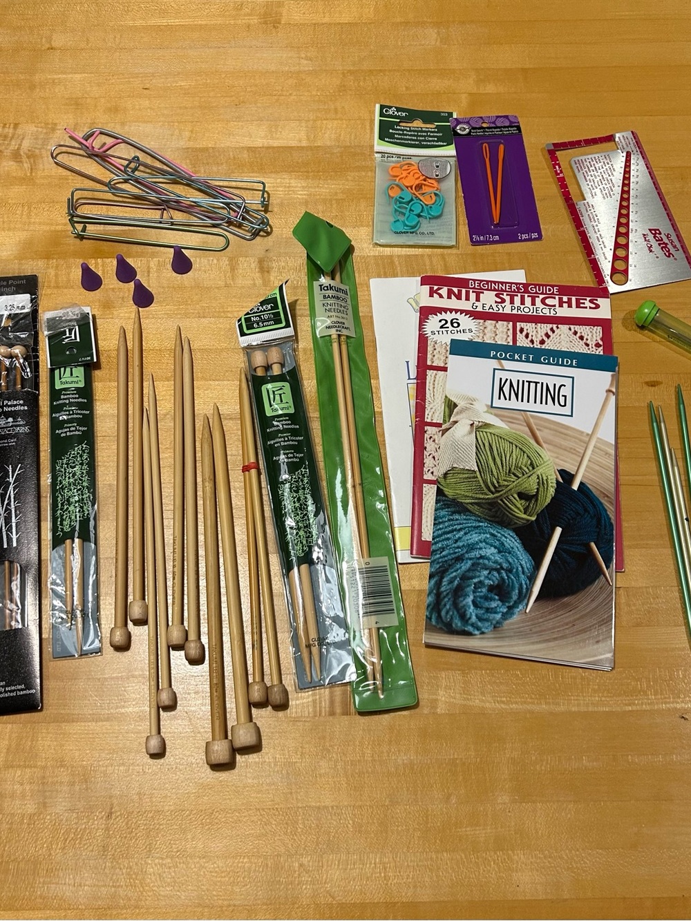 Love Knit Stitches Guide & Colorful Notions Set